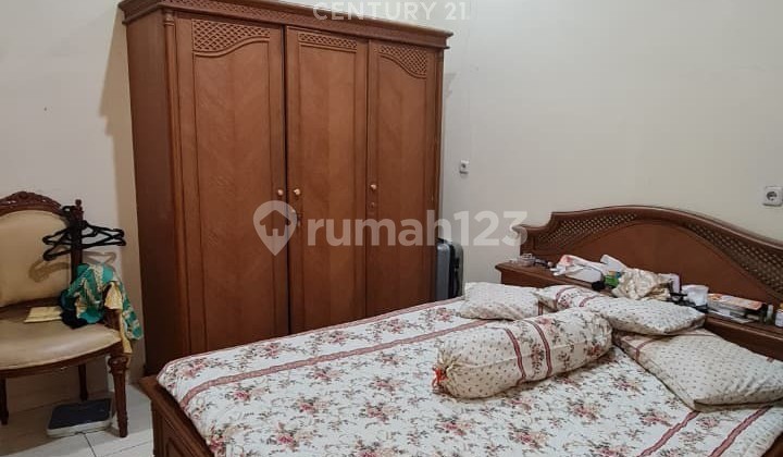 Well-Maintained Minimalist House in Sayap Sarijadi, Bandung 2