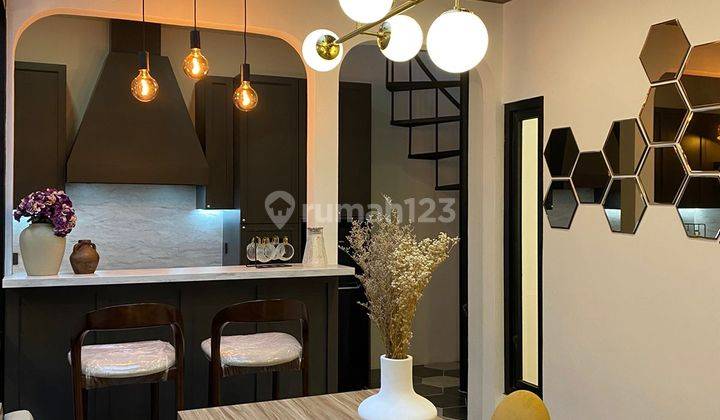 Dijual rumah diKotabaru parahyangan tinggal bawa koper saja lingkungan nyaman dan udara masih sejuk 1,5 Lantai 5