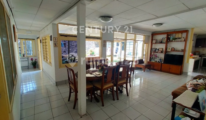 Rumah Klasik Terawat Daerah Riau Bandung Dekat Gasibu 2