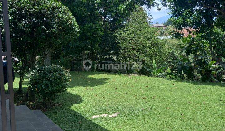 Di jual Rumah asri dan nyaman  dgn hlm luas (1000 mt), asri banyak taman, dan ngantong 3