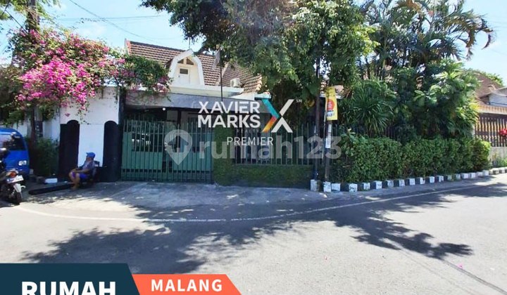 Rumah Hook Terawat Dekat Kayutangan di Klojen Malang Rumah Hook Terawat Dekat Kayutangan di Klojen Malang