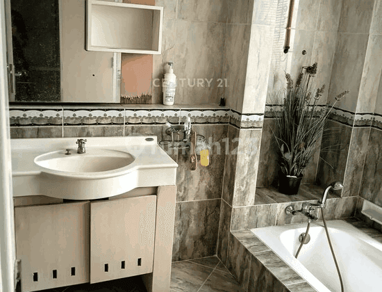 kamar mandi dijual rumah di perumahan legenda