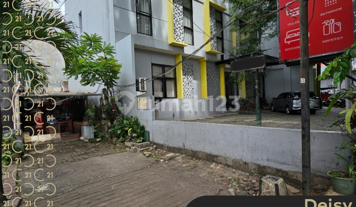 Shop House on Pakubuwono Street, Kebayoran Baru, South Jakarta Shop House on Pakubuwono Street, Kebayoran Baru, South Jakarta