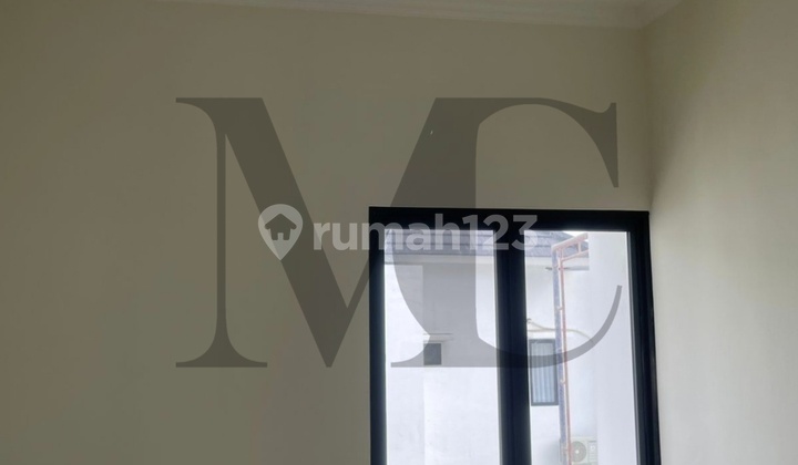 Rumah Minimalis Tengah Kota di Perumahan Elit Grand City 2