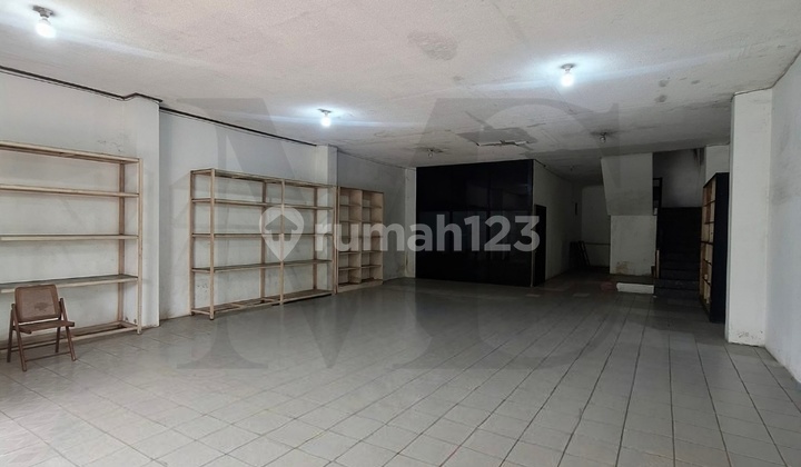 3-Storey Midtown Ruko Ready to Occupy by the Roadside 2