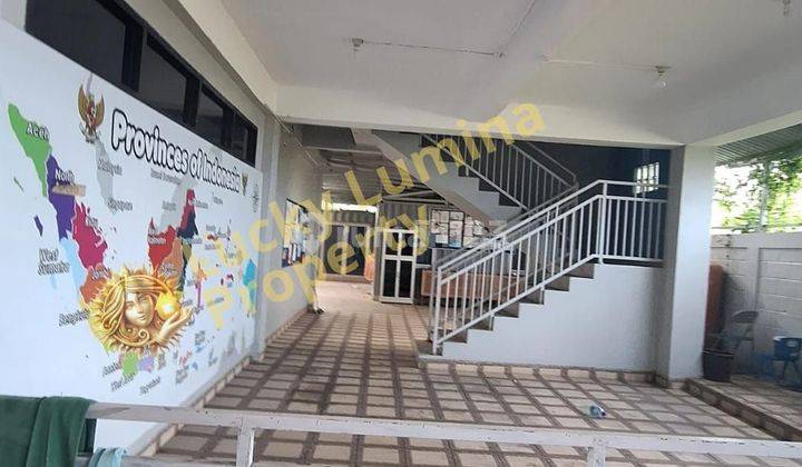 Gedung bekas sekolah internasional dengan fasilitasnya 2