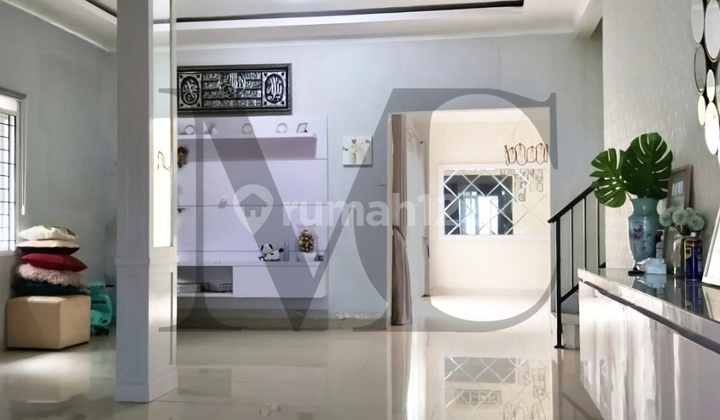 Hook House 2 Floors 4 Bedrooms in Wika Balikpapan Housing