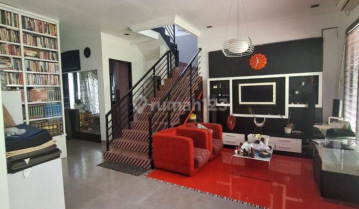 Rumah Modern 2 Lantai dg 7 KT di Balikpapan Baru 1