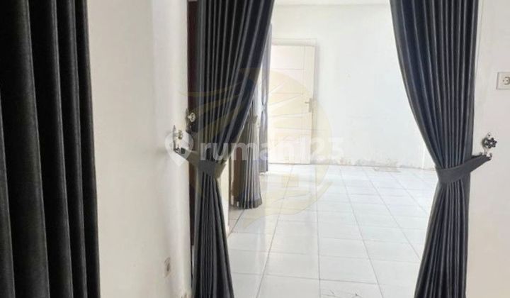 Minimalist 4-Bedroom House in the City Center of Balikpapan Regency 2