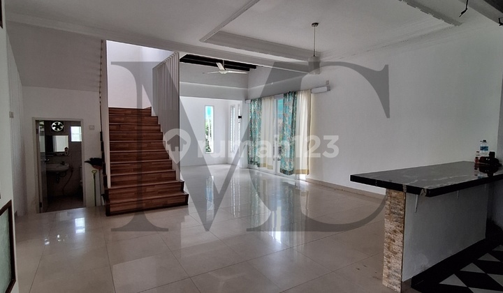 Rumah Hook Tengah Kota 5 Kamar Tidur di Balikpapan Baru