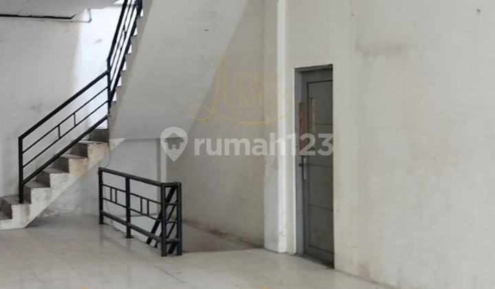 3-Storey Townhouse Ready to Occupy in the City Center, Jl. Mt Haryono, Balikpapan 2