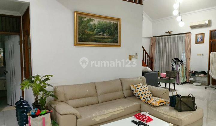 Rumah Bagus Semi Furnished SHM di Puri Indah, Jakarta Barat 1