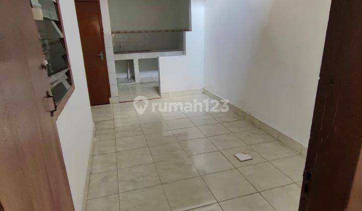 Rumah Sudah Renovasi Unfurnished di Tanjung Duren, Jakarta Barat 1