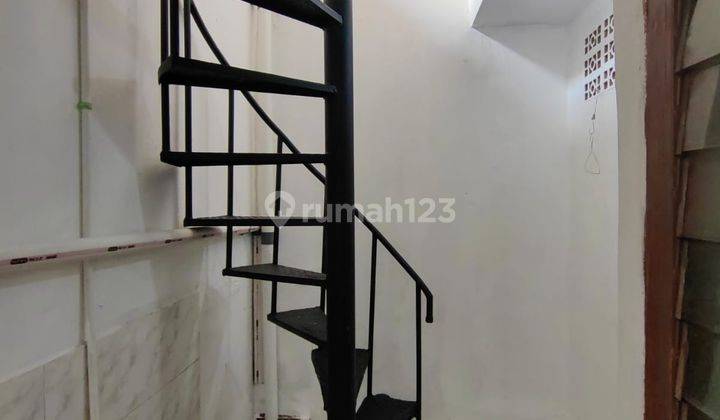 Rumah Sudah Renovasi Unfurnished di Tanjung Duren, Jakarta Barat 2