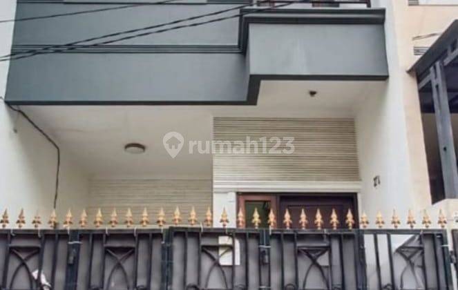 Rumah Bagus Furnished SHM di Jakarta Barat 1