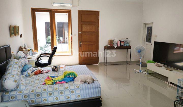 Rumah 2 Lantai Bagus Furnished SHM di Duri Kosambi, Jakarta Barat 1