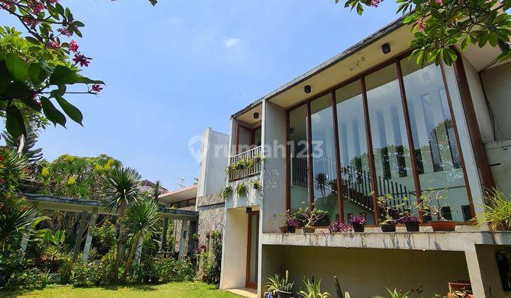 Rumah Bagus Konsep Tropikal Bali Ada Kolam Renang di Andara  1