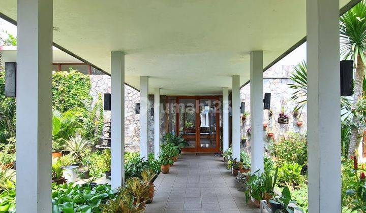 Rumah Bagus Konsep Tropikal Bali Ada Kolam Renang di Andara  6