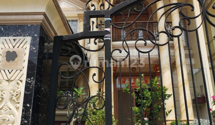 DIJUAL RUMAH DESAIN KLASIK DI LAYAR PERMAI PIK 1 2