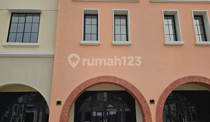 FOR RENT AND SALE OSAKA SHOPHOUSE PIK 2 FACING THE LAKE