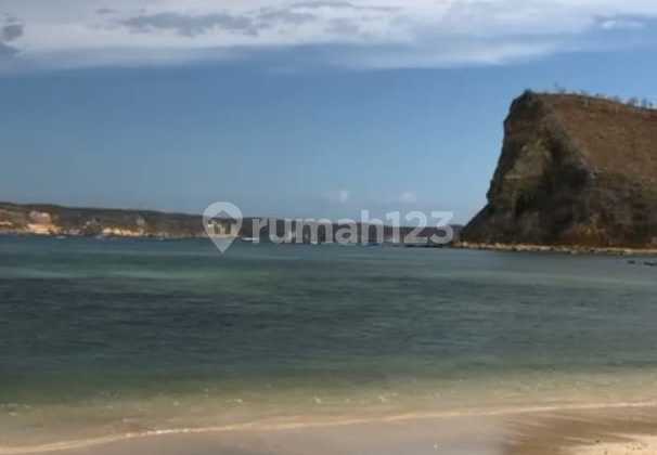 Pantai Gerupuk 6540M. 2Jt/M. Tenang di Teluk Pasir Putih. Pantai Gerupuk 6540M. 2Jt/M. Tenang di Teluk Pasir Putih.