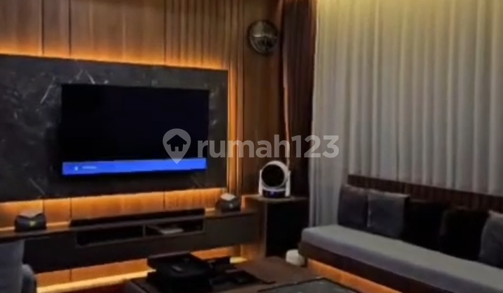 Masterpiece Apt. Epicentrum Kuningan Penthouse 45th Floor. Price: 7 Billion.