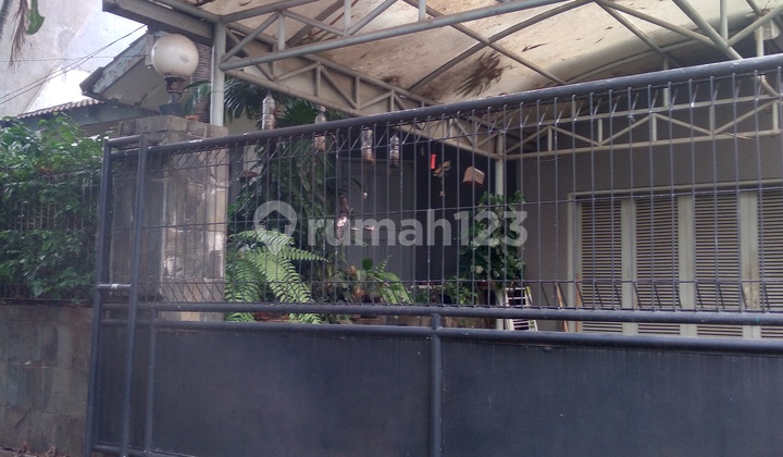 Hitung Tanah, Dkt Sekolah