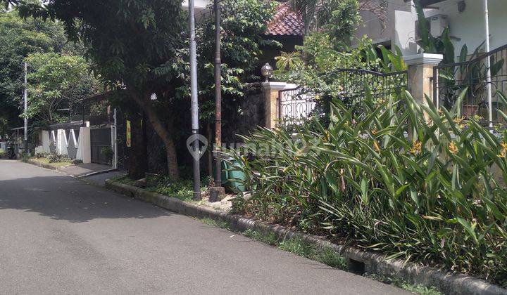 Rumah Bagus 3 Lantai Furnished Shm Hadap Selatan Dekat Taman 1