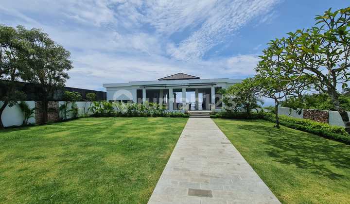 Villa Bali Atas Bukit Benoa Bali. Dekat Savaya Dayclub. Biew Laut Lepas.
