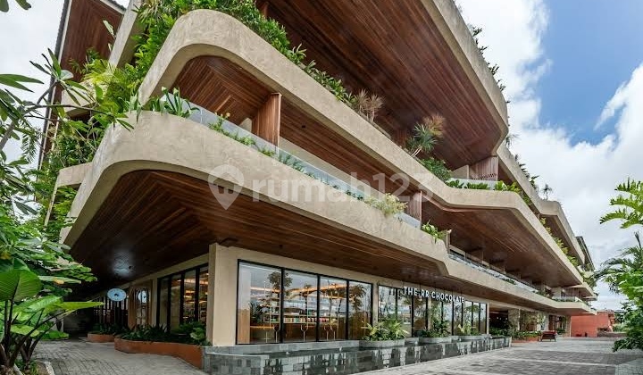 5-Star Beachfront Hotel in Berawa, Canggu, Kuta, Bali. Price 2.5 Trillion.