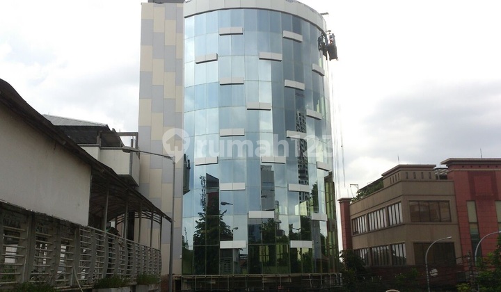 Jual Gedung Bagus di Buncit Raya. Dekat Tol . 7Lantai + Basement