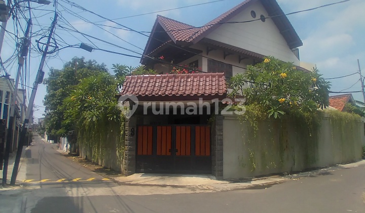 Rumah Bagus Jl. Bambu Kuning Kby. Baru. Dkt Blok M. Mrt Blok A