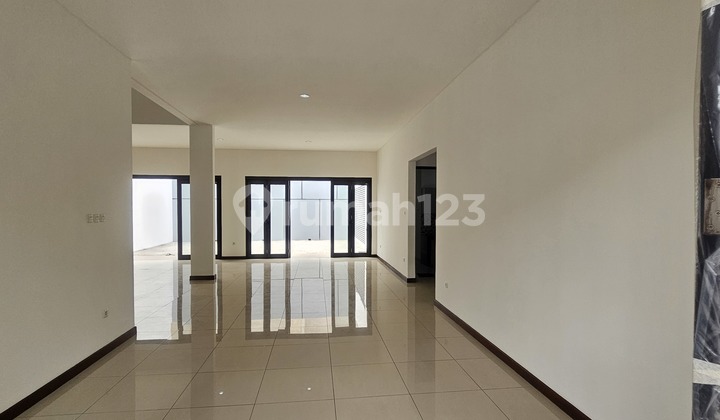 Rumah.siap.huni di Asia Tropis Luas 300 M2 2