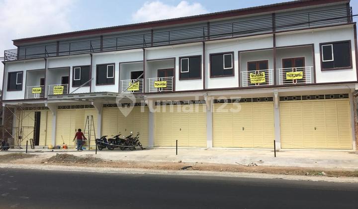 2-Story Shophouse Ready for Occupancy by the Main Road in Bandar Batang 2-Story Shophouse Ready for Occupancy by the Main Road in Bandar Batang
