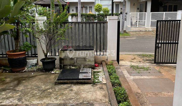 Disewakan Rumah Cantik Depan Taman di Aralia 1
