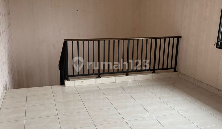Disewakan Rumah Cantik Depan Taman di Aralia 7