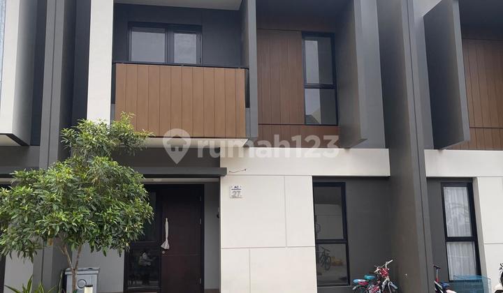 Disewakan Rumah Siap Huni di Sumarecone Crown Gading Bekasi