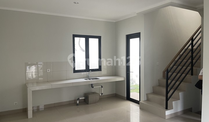 Disewakan Rumah Siap Huni di Sumarecone Crown Gading Bekasi 2