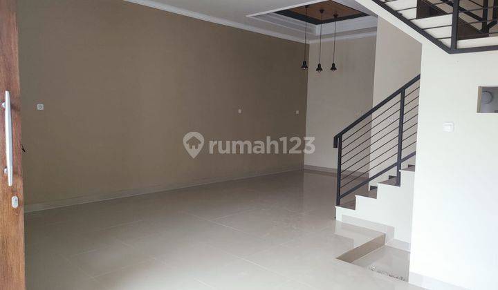 Dijual Rumah di Harapan Indah 2