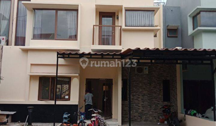 Disewa Rumah Di Jgc Cluster Zebrina, Jakarta Timur 1