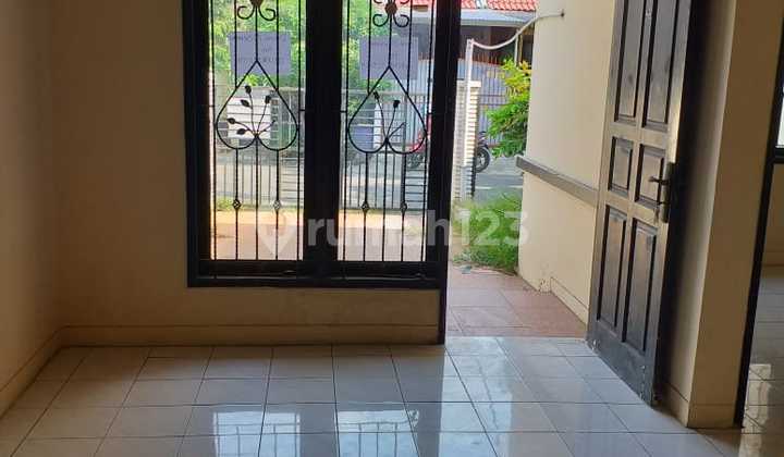 Disewa Rumah Di Duta Bumi, Bulevard Harapan Indah Bekasi.
