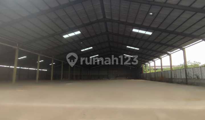 For Rent Warehouse 2160M and 10,000 Parking Lot in North Bekasi.