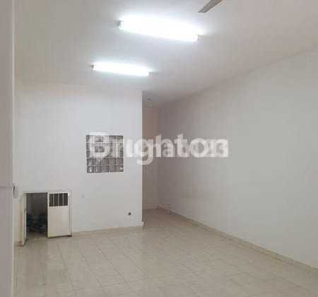 Tanjung Duren Shop House Near Market Suitable for Business 2