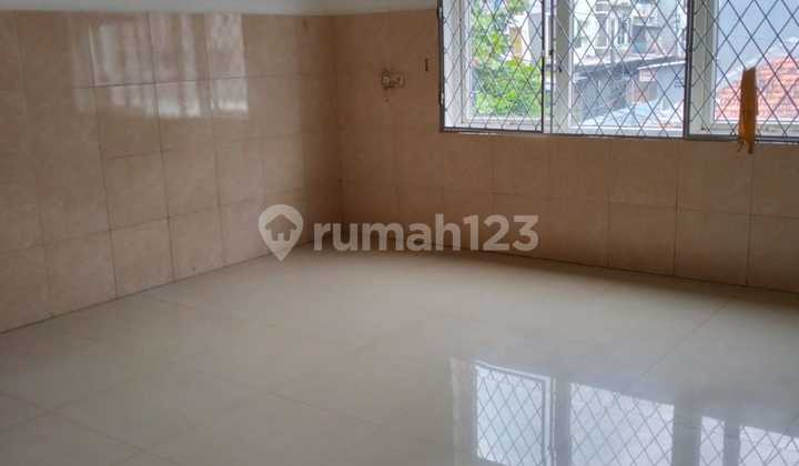 Rumah Luas, 3½ Lantai, Siap Huni, Jakbar