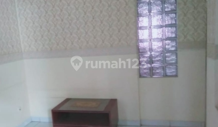 Rumah sewa 2 lantai bagus dan siap huni. Harga nego cantiik 4
