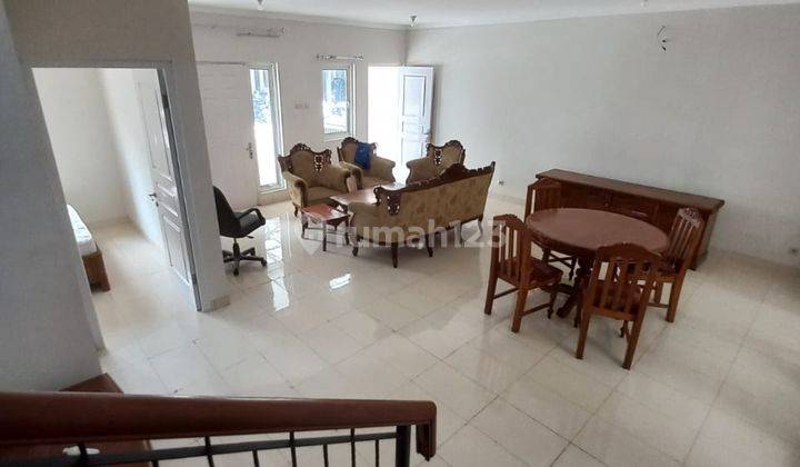 Rumah 2 Lantai Bagus Siap Huni Harga Sewa Nego di Raffles Hills  2