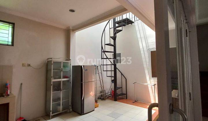 Rumah 2 Lantai Bagus Siap Huni Harga Sewa Nego di Raffles Hills  6