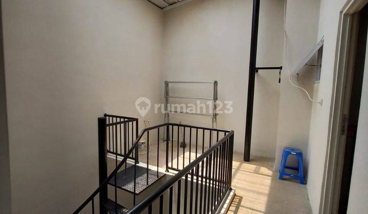 Rumah 2 Lantai Bagus Siap Huni Harga Sewa Nego di Raffles Hills  8