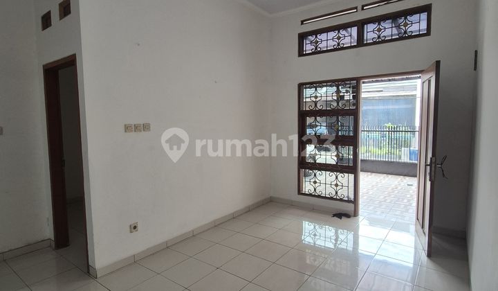 Rumah Nyaman Siap Huni di Cisaranten Bandung