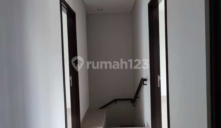 Minimalist New House in Flora Summarecon Bandung 2